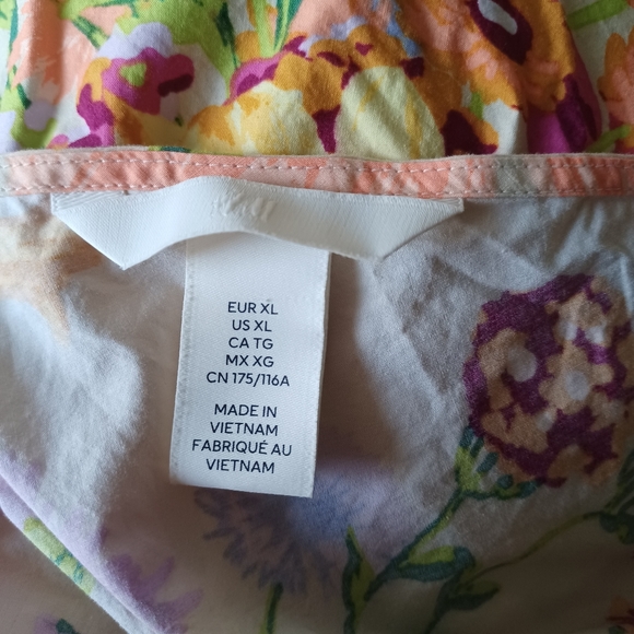 Floral V-Neck Dress - Picture 5 of 5